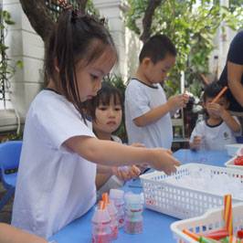 CÙNG CƯ DÂN KINDY CITY TÁI CHẾ VẬT DỤNG