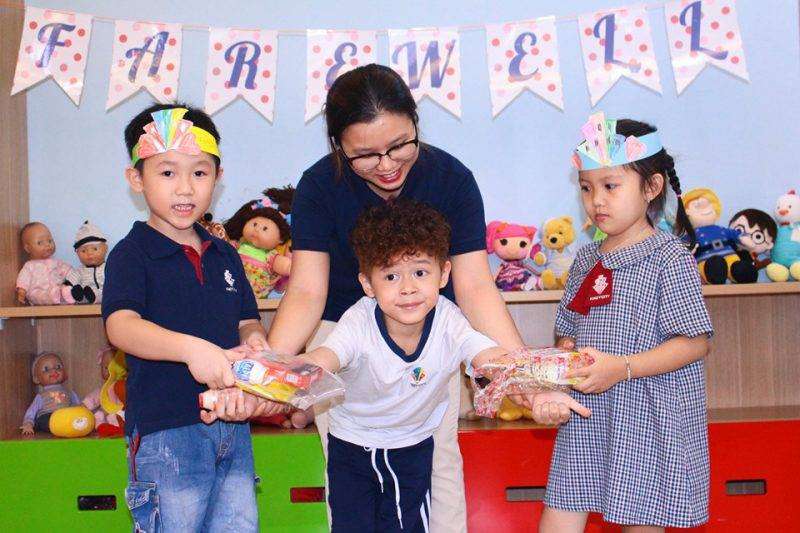 tiec chia tay giraffe soi dong o binh tan 04