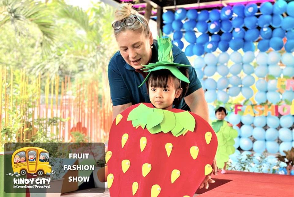 FRUIT FASHION SHOW 1