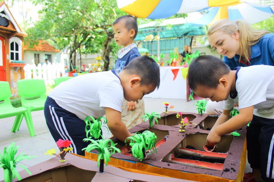 HỌC SINH KINDY CITY PHÁT TRIỂN TOÀN DIỆN NHỜ NGHỊCH BẨN HÌNH 03