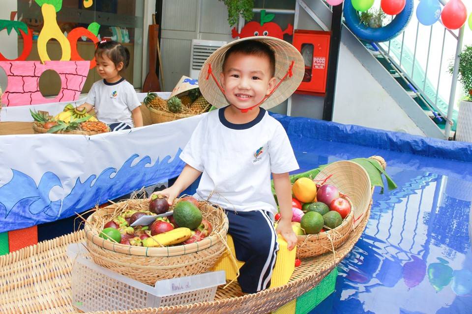 SÂN TRƯỜNG KINDY CITY THÀNH “CHỢ NỔI” XÔM TỤ 02