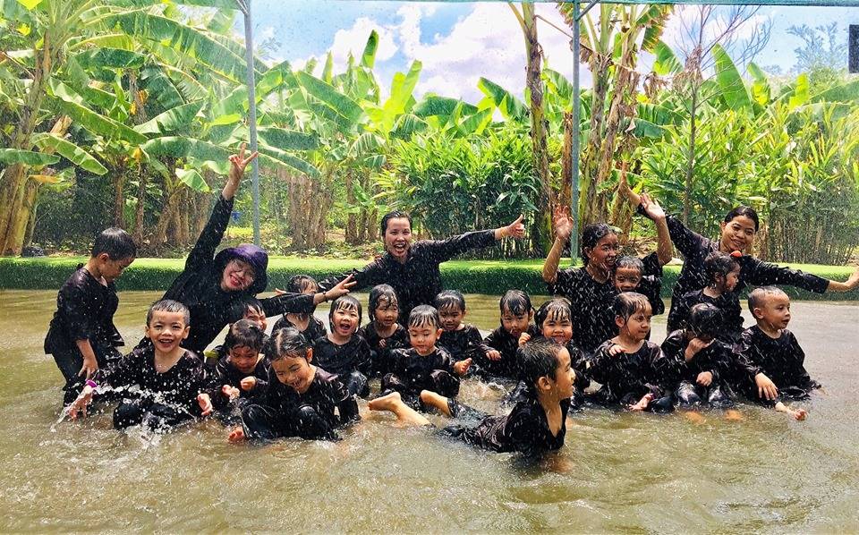truong-mam-non-quoc-te-tre-sam-vai-nong-dan-tai-nong-trai-happy-farm
