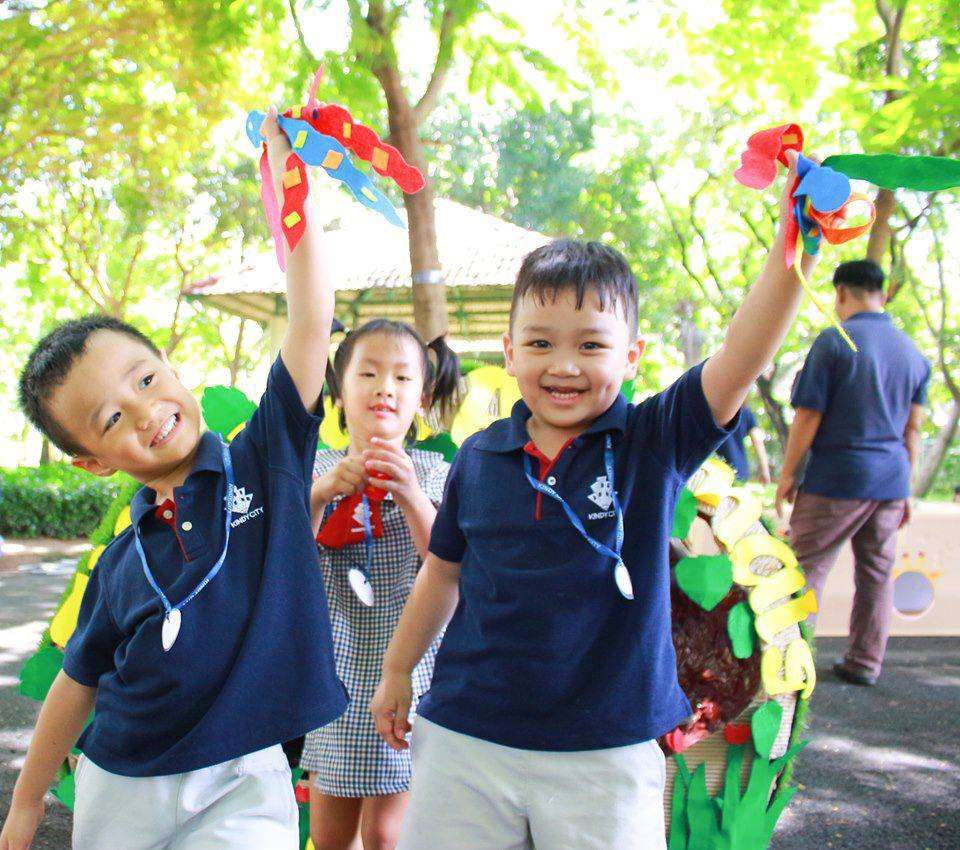 truong-mam-non-quoc-te-hoc-sinh-co-so-nguyen-duy-duong-choi-het-minh-tai-summer-jamboree-2019 truong-mam-non-quoc-te-hoc-sinh-co-so-nguyen-duy-duong-choi-het-minh-tai-summer-jamboree-2019v