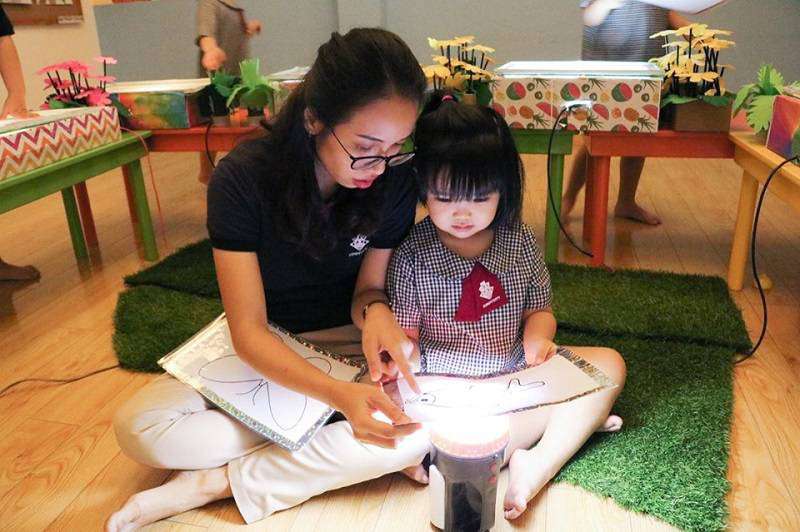 Bông được bạn bè yêu mến, học hành tập trung, sáng tạo
