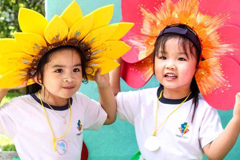 May - tiến bộ, xuất sắc qua từng năm học