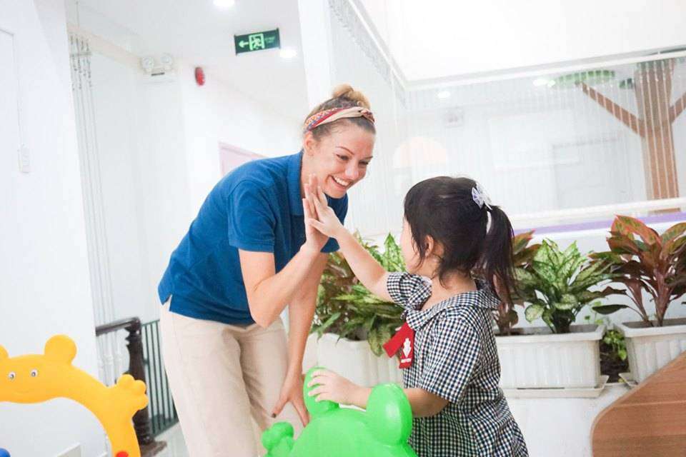 Tiết học giúp học sinh cơ sở Trương Định rèn luyện sức nhanh, sức bền, sự khéo léo và linh hoạt trong vận động.