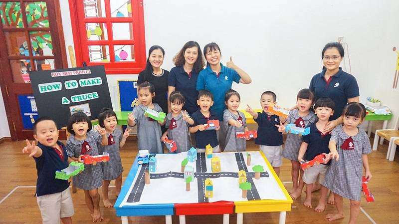Bé Kindy City tự tin thuyết trình bằng Tiếng Anh