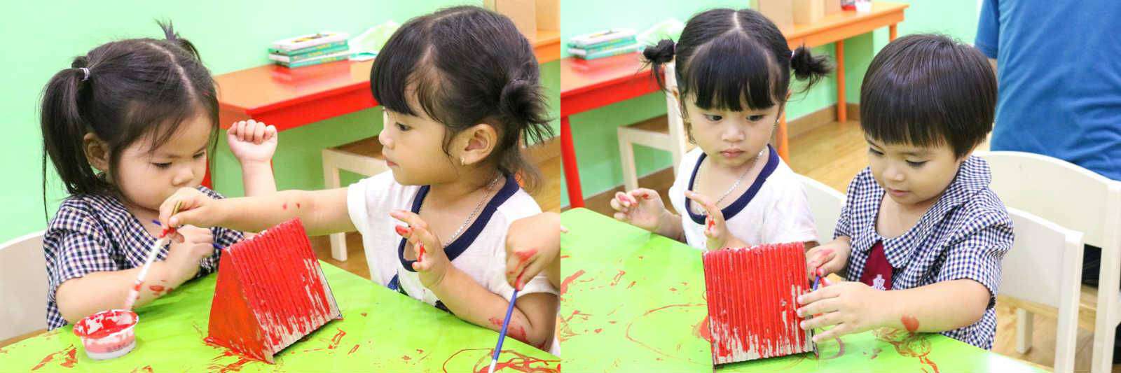 Học sinh Kindy City cùng cô làm ngồi nhà hộp giấy 