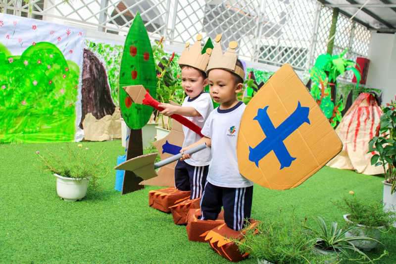Trẻ đóng kịch giải cứu công chúa tại Kindy City