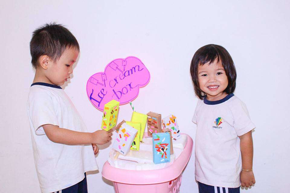 Trẻ Kindy City sáng tạp với những chiếc hộp