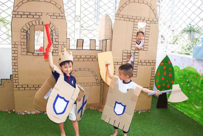 Trẻ đóng kịch giải cứu công chúa tại Kindy City