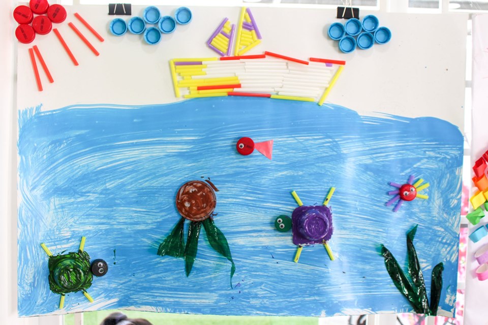 Bức trang từ vật dụng tái chế của học sinh Kindy City