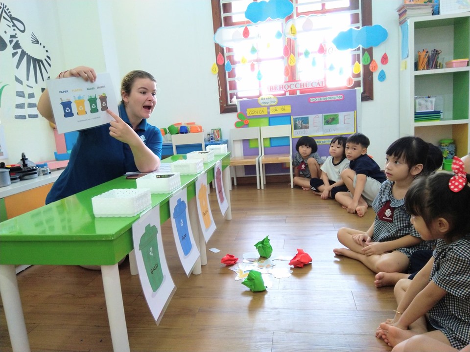 Bài học phân loại rác muốn dạy cho trẻ về ý niệm bảo vệ môi trường