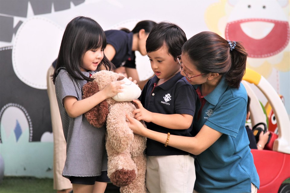 Nên làm sao khi bé không thích chơi với bạn?