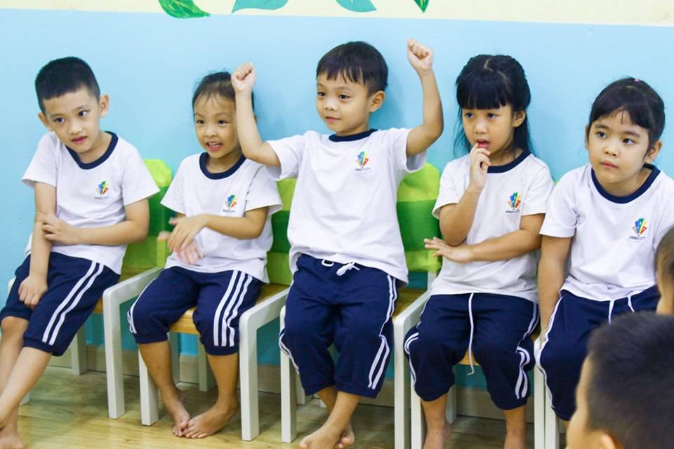 Lớp học Kindy City là sân khấu văn nghệ