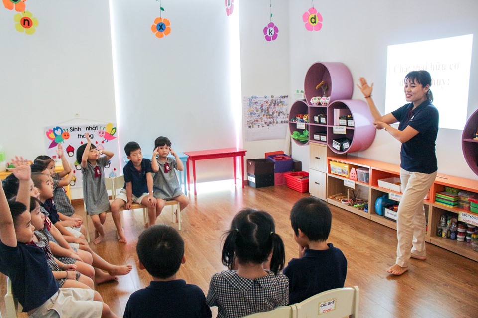 Không khí sôi nổi, bổ sung nhiều kỹ năng thực tế mà các con cần sử dụng hằng ngày.