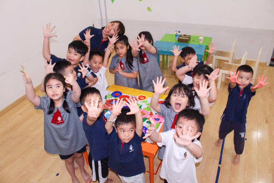 Sáng tạo tranh màu thổi bằng ống hút