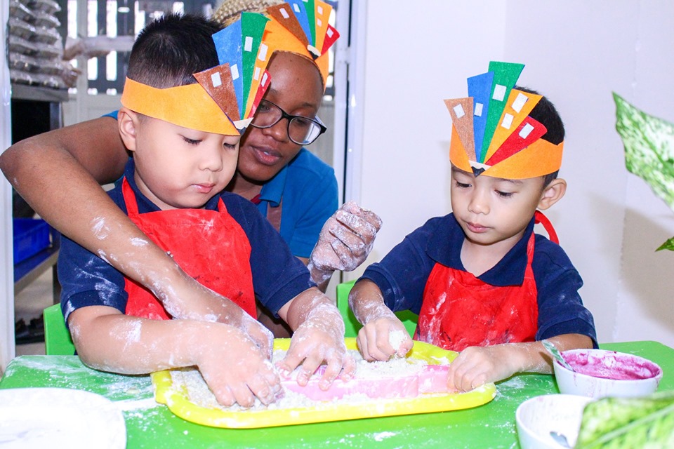 Học sinh Kindy City tìm hiểu chủ để Bread Study