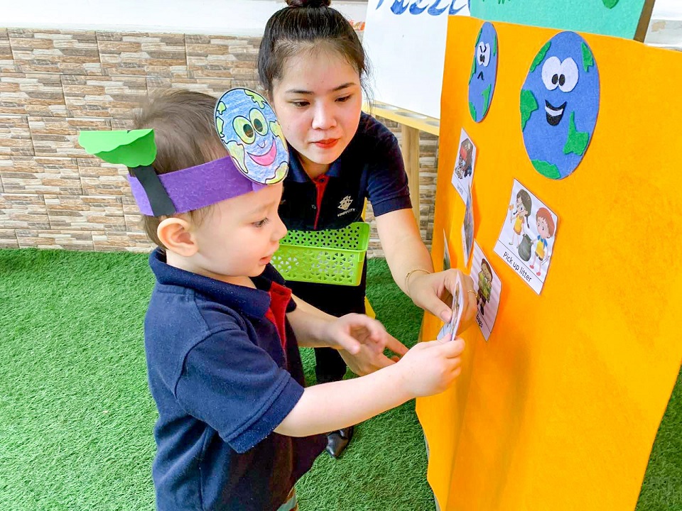 Trẻ khám phá chuỗi hoạt động “Go green with 3Rs”