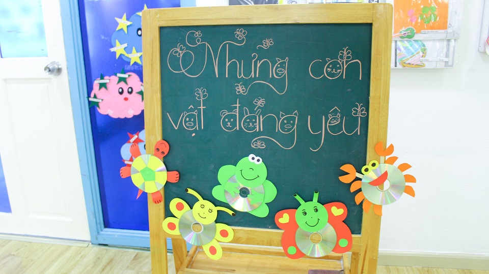 Học sinh Kindy City sáng tạo với đĩa CD
