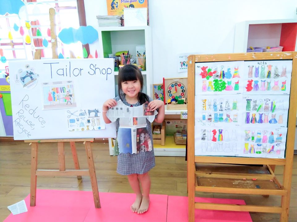 Học sinh Kindy City làm thợ may đồ tái chế Học sinh Kindy City làm thợ may đồ tái chế