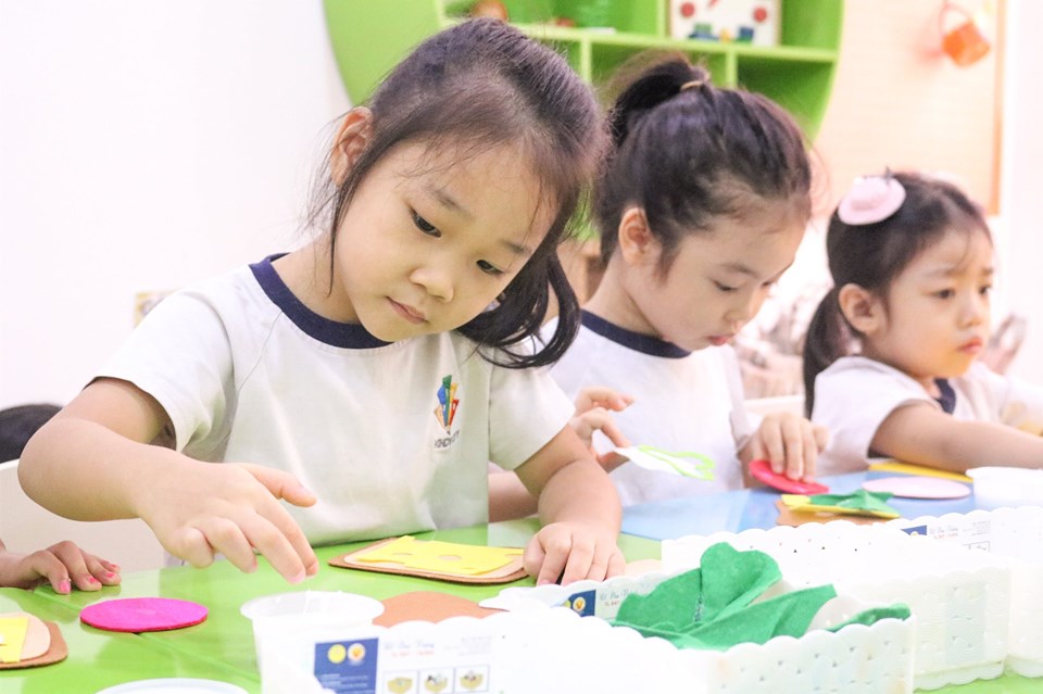 Trẻ hoàn thành tiết học một cách xuất sắc Trẻ hoàn thành tiết học một cách xuất sắc