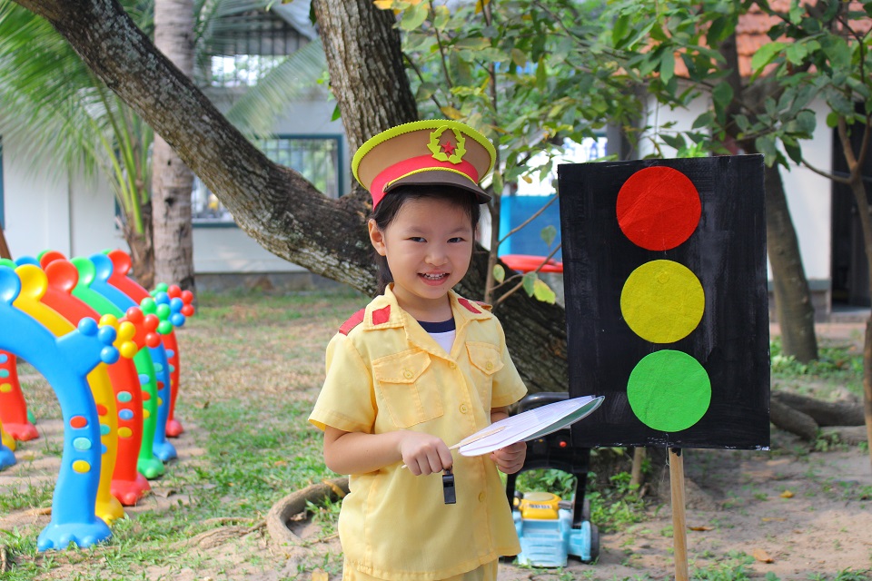 Trẻ học qua chơi tại "Roads Study"
