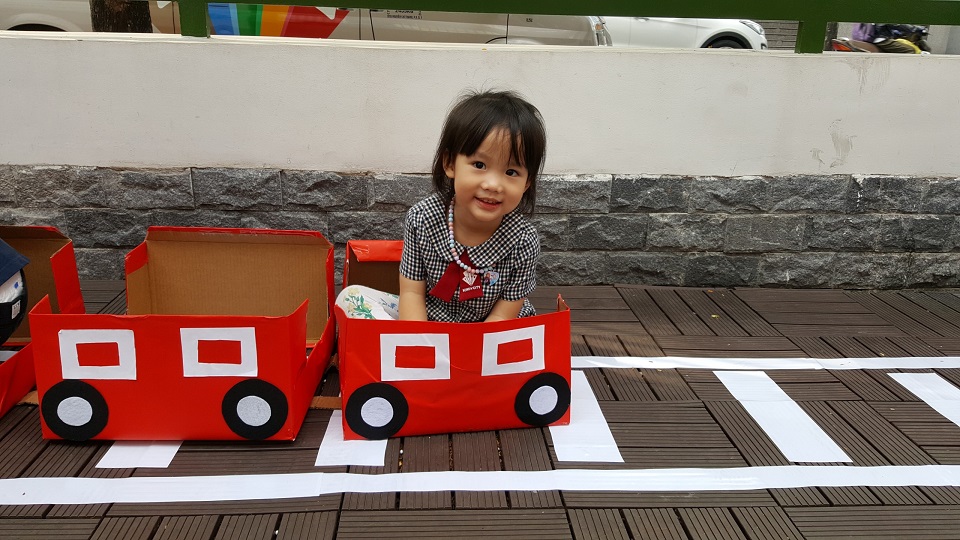 Trẻ học qua chơi tại "Roads Study"