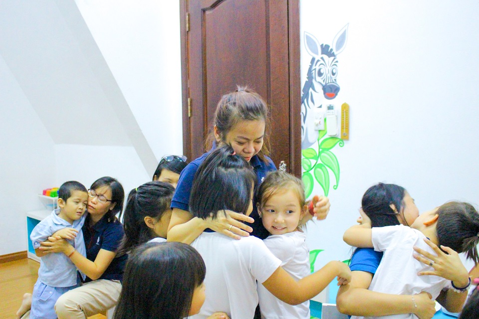 Tình cảm thầy - trò, bè bạn tại KINDY CITY gắn kết hơn bao giờ hết Tình cảm thầy - trò, bè bạn tại KINDY CITY gắn kết hơn bao giờ hết