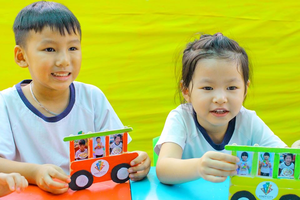 School Bus Picture Frames Craft