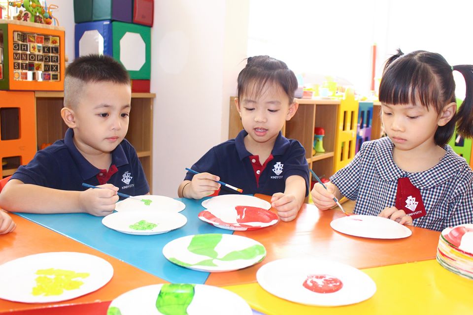 Kẹo mút được làm từ những chiếc đĩa giấy