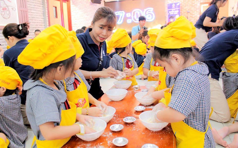 Chuyến thực tế ở cơ sở làm bánh Nhất Hương