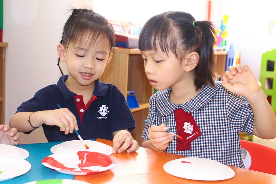 Kẹo mút được làm từ những chiếc đĩa giấy