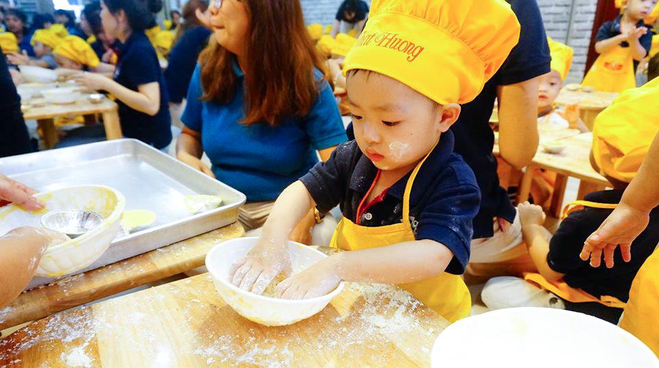 Chuyến thực tế ở cơ sở làm bánh Nhất Hương