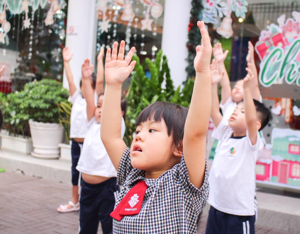 Hãy cùng cô trò KINDY CITY Trương Định tập thể dục buổi sáng nhé!