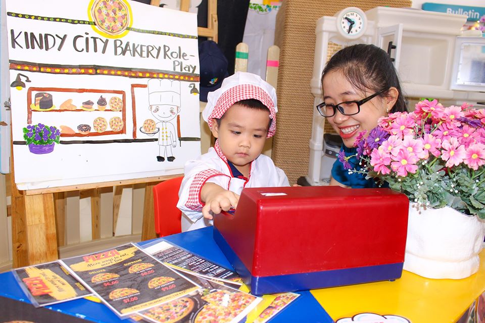 Quan trọng không kém nữa là vai nhân viên thu ngân