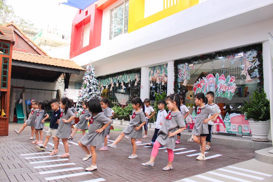 Hãy cùng cô trò KINDY CITY Trương Định tập thể dục buổi sáng nhé!