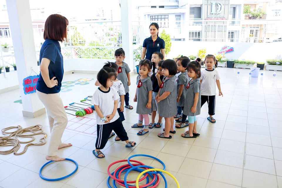 Sân chơi trên tầng thượng là nơi lý tưởng để nuôi dưỡng tâm hồn trẻ thơ.