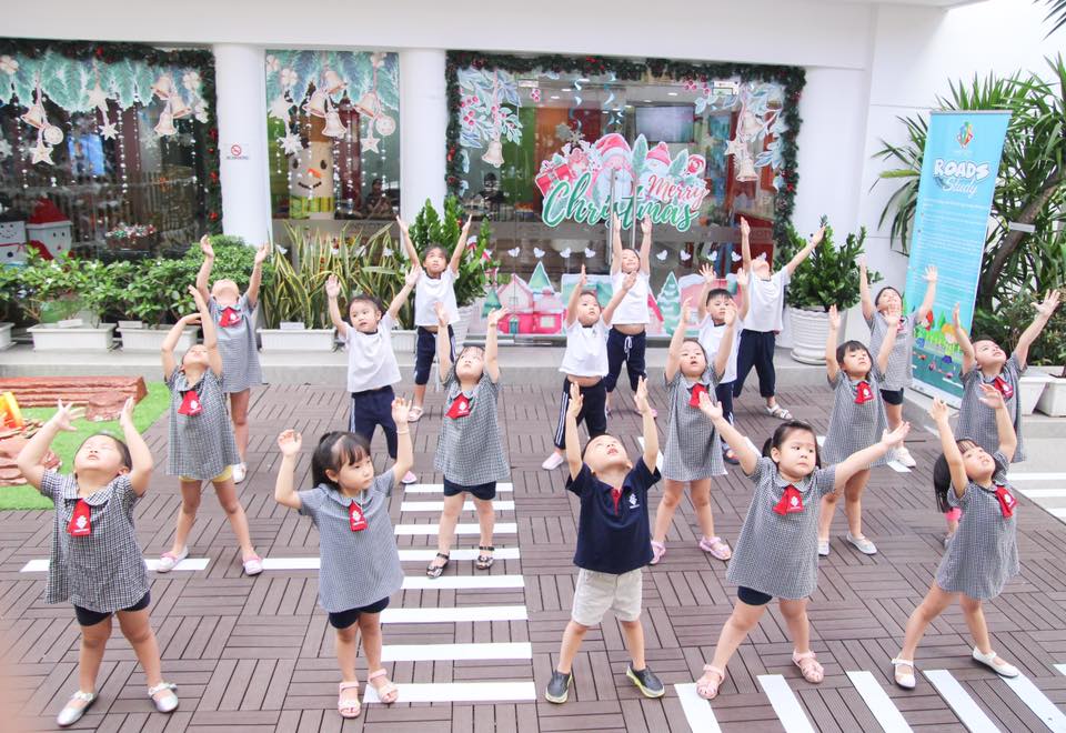 Hãy cùng cô trò KINDY CITY Trương Định tập thể dục buổi sáng nhé!