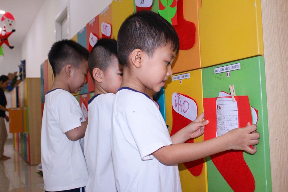 Học sinh KINDY CITY Bình Tân đã có được những món quà Giáng sinh tiết kiệm, ý nghĩa