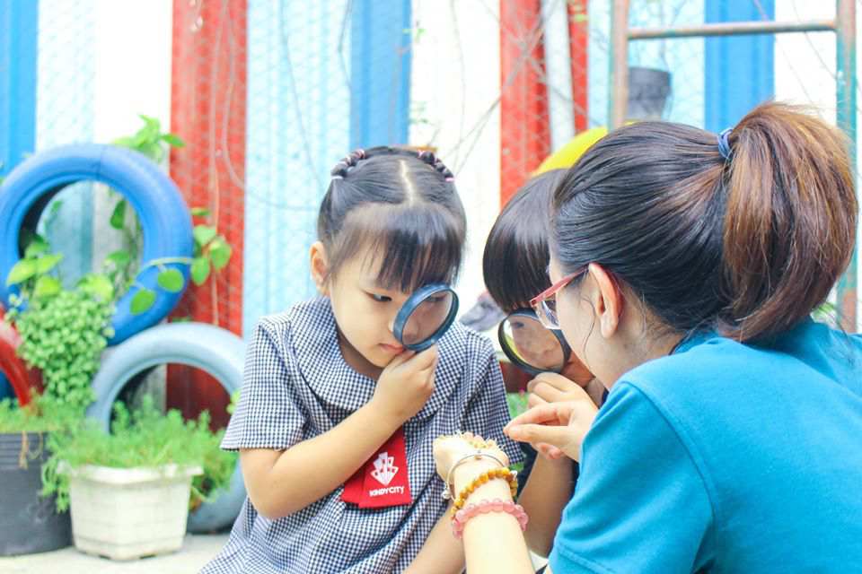 BÉ TẬN MẮT CHỨNG KIẾN SỰ NẢY MẦM CỦA CÂY LÚA
