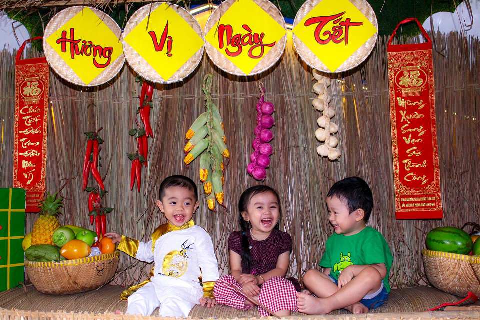 Các bé tham gia hoạt động ngày Tết tại Kindy City