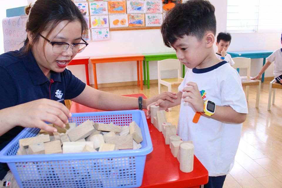 xếp xen kẽ không khó với trẻ