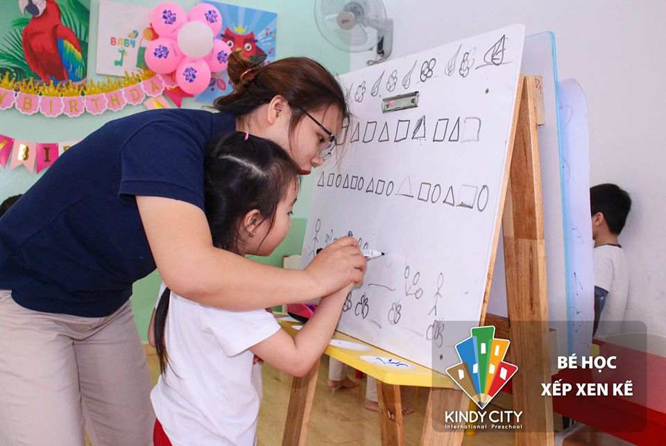 Xếp xen kẽ không khó với trẻ Xếp xen kẽ không khó với trẻ