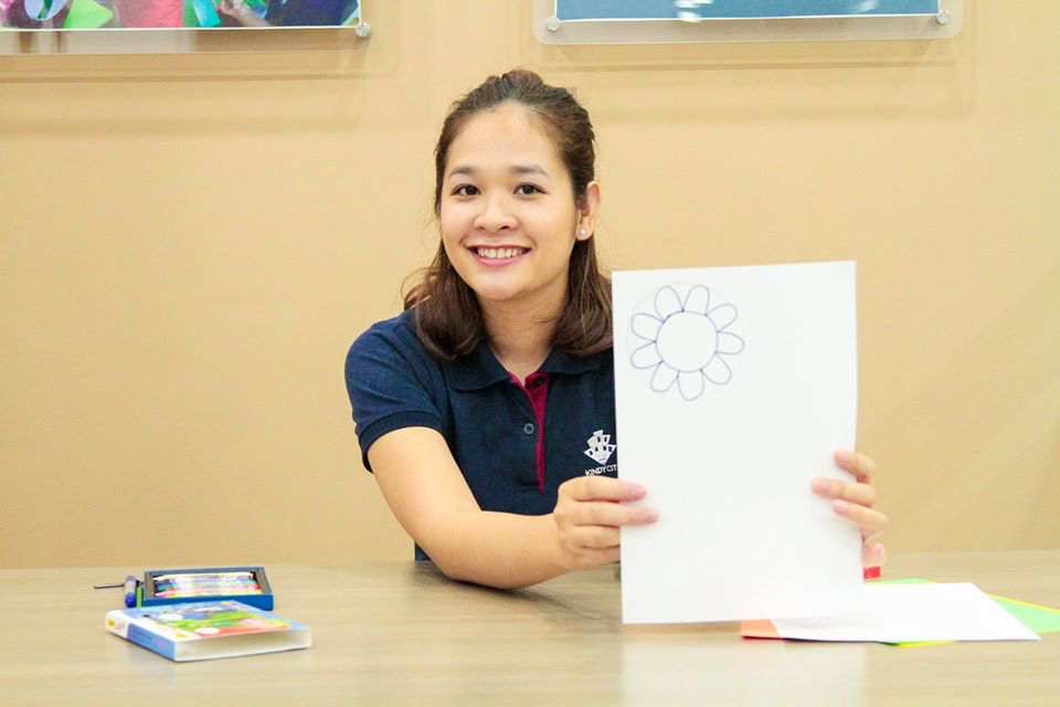 Hướng dẫn các em vẽ bông hoa