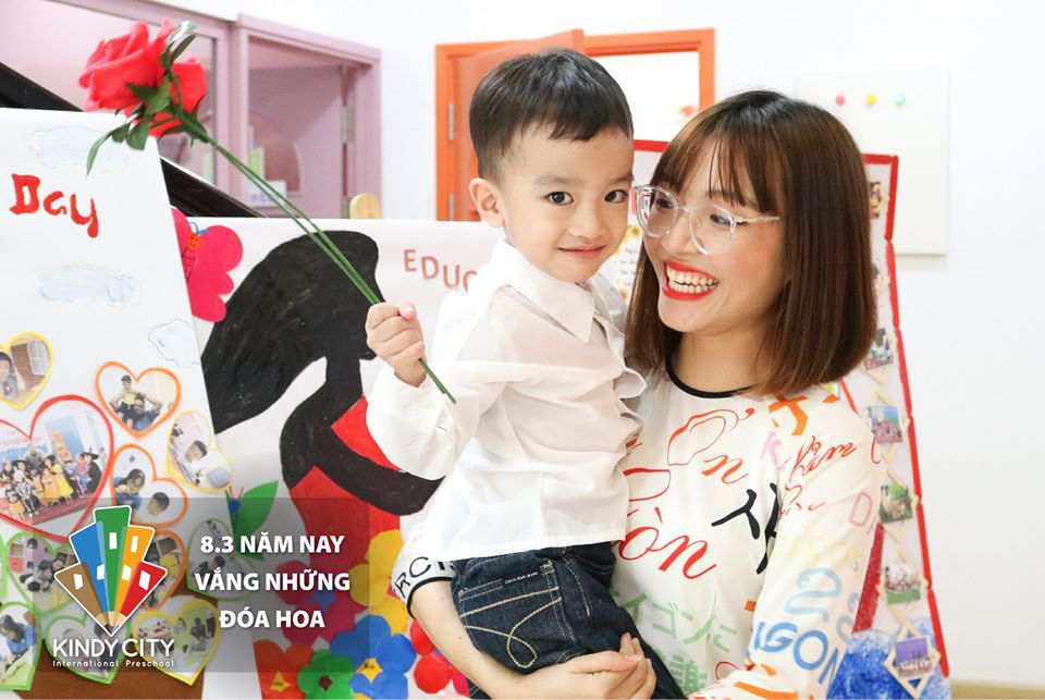 8/3 năm nay vắng những đóa những đóa hoa