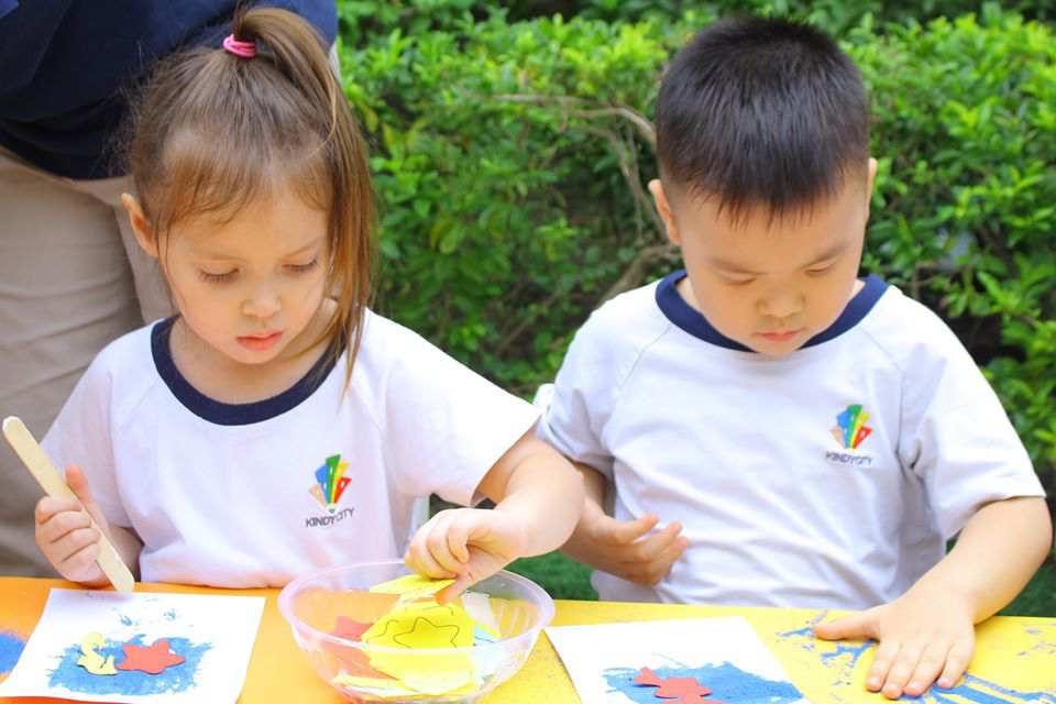 Tô tranh cát truong-mam-non-quoc-te-dem-bien-ve-nha-choi-cat-cung-con