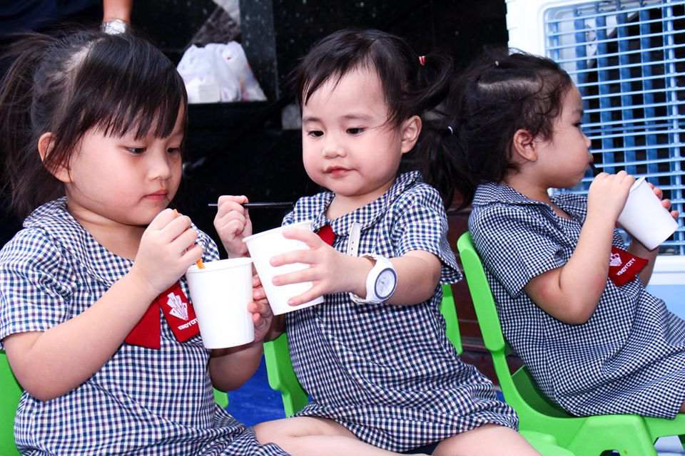 truong-mam-non-quoc-te-day-tre-ve-long-tot-qua-hanh-dong-chia-se
