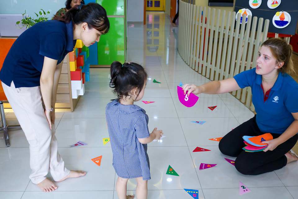truong-mam-non-quoc-te-cung-be-kham-pha-chiec-thuyen-toan-hoc-kindy-city-nhe