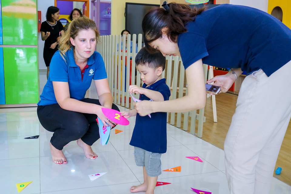 truong-mam-non-quoc-te-cung-be-kham-pha-chiec-thuyen-toan-hoc-kindy-city-nhe